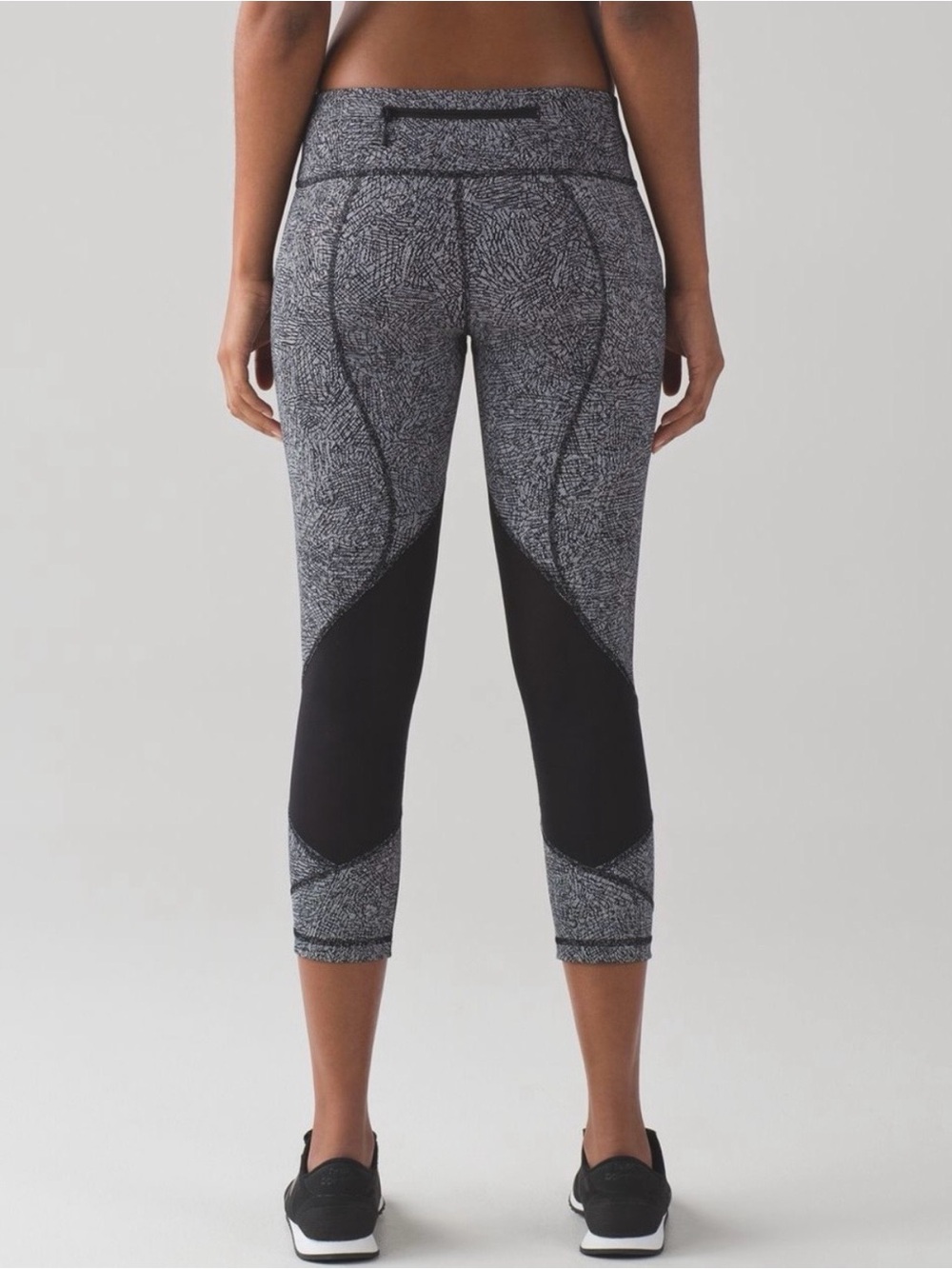 Lululemon Pace Rival Cropped Leggings Size 6 Gray Black 23” Inseam